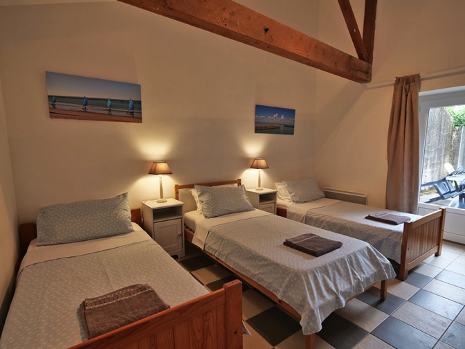 Bedroom with three single beds in Gite des Forges in Angles